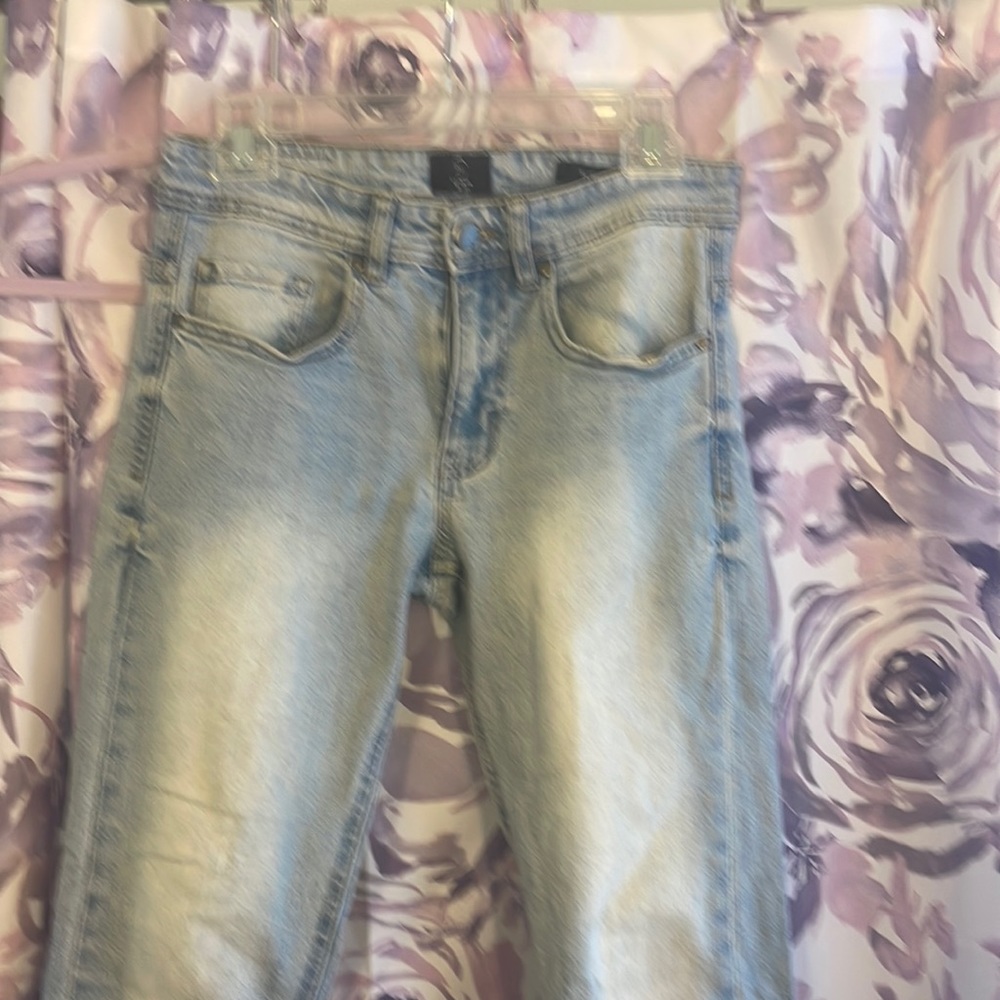 Men’s cotton on light wash jean. Size 28